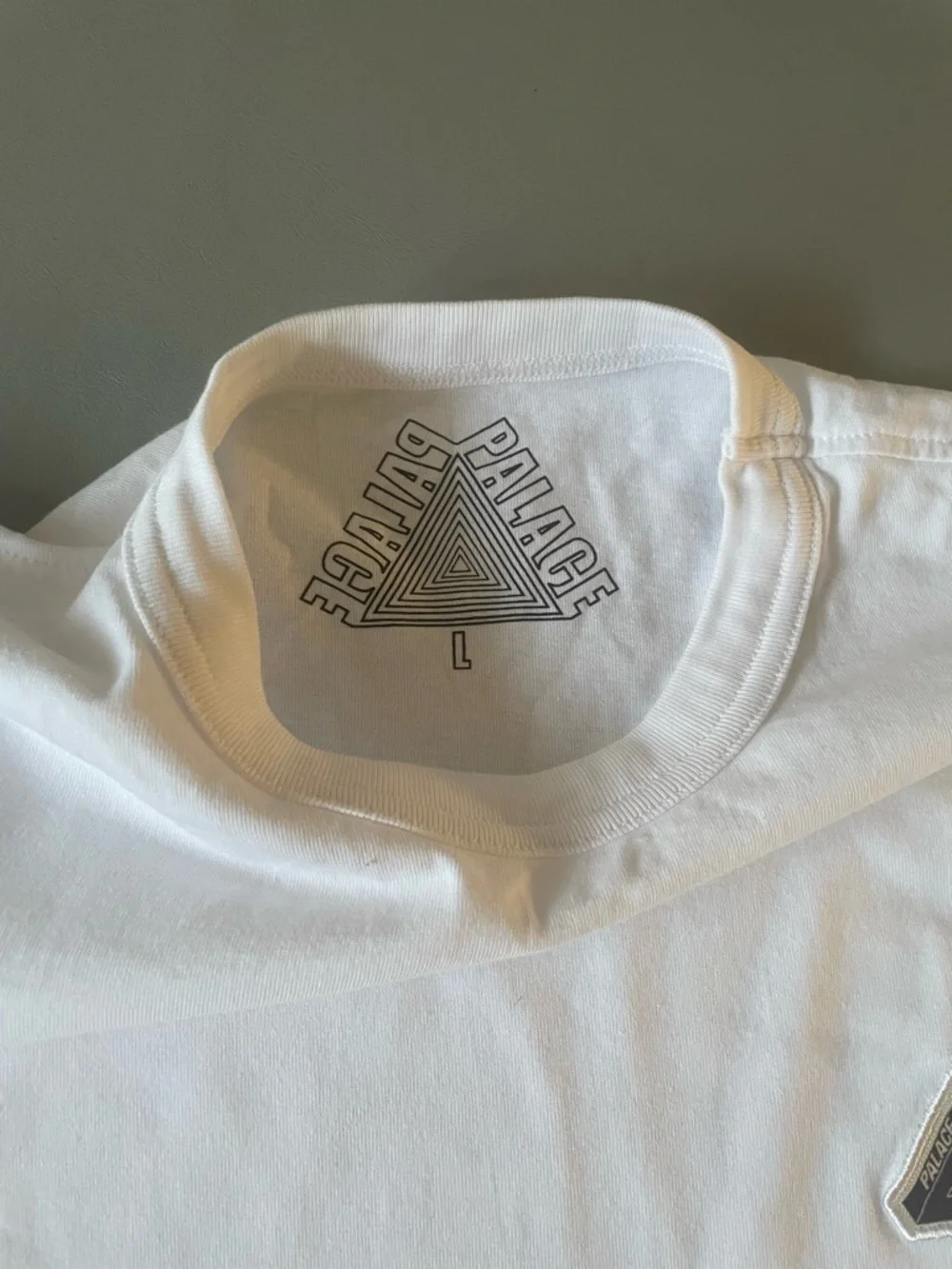 PALACE White Long-Sleeve Crewneck NEW Size Large - Picture 2 of 8